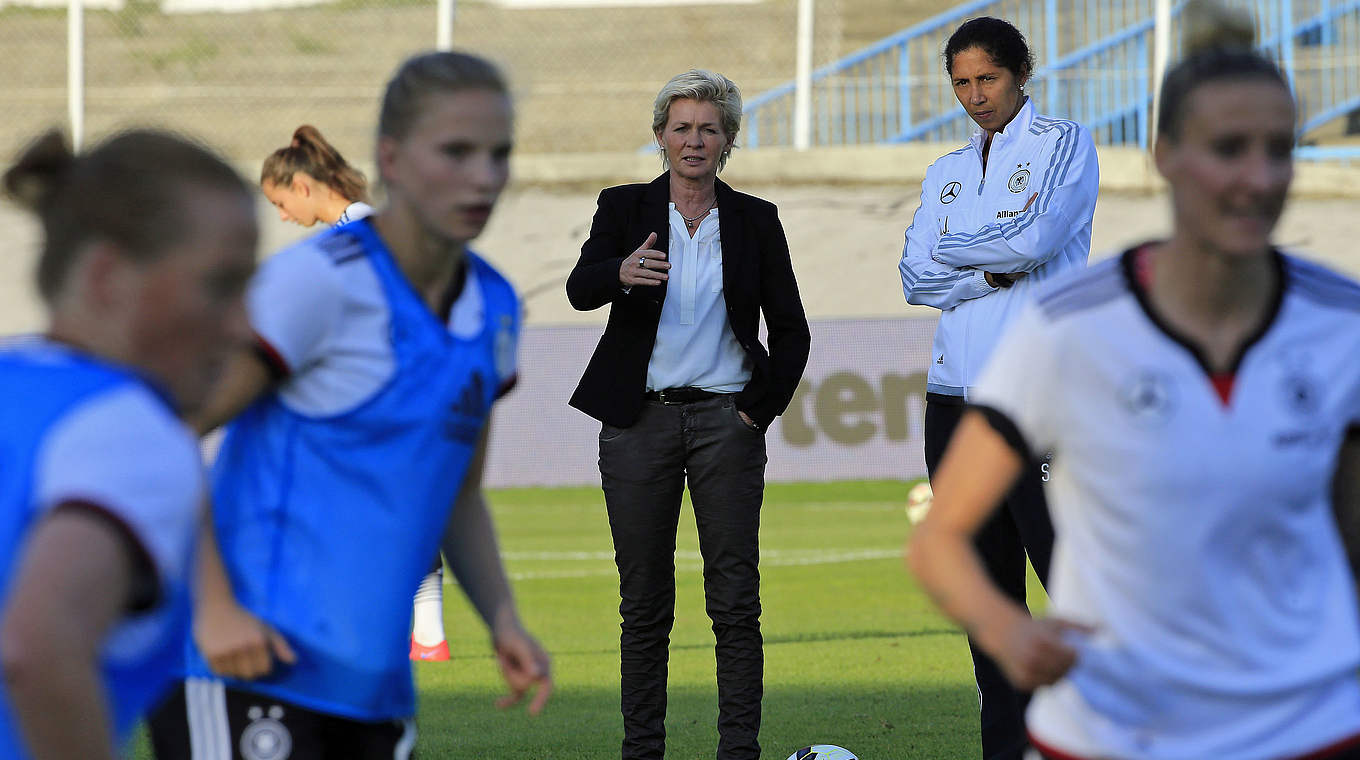 Zu Gast auf dem Halberg: Bundestrainerin Neid und Co. © 2015 Getty Images