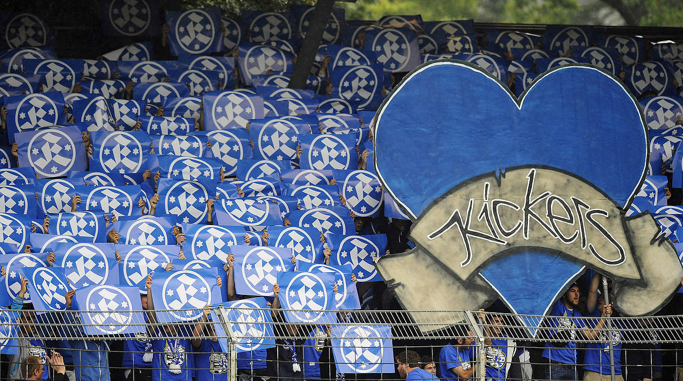 Derby in Stuttgarter GAZI-Stadion: Kickers gegen VfB II © 2013 Getty Images