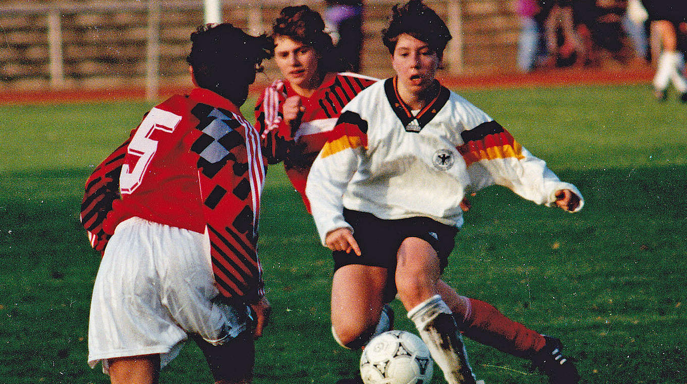 Bei der ersten Begegnung mit Russland im Jubiläumsspiel 1992 dabei: Maren Meinert (r.) © 