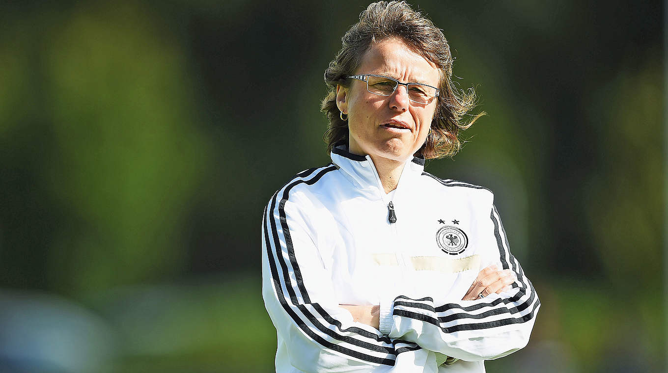 Testet mit den deutschen U 16-Juniorinnen in England: DFB-Trainerin Ulrike Ballweg © 2015 Getty Images