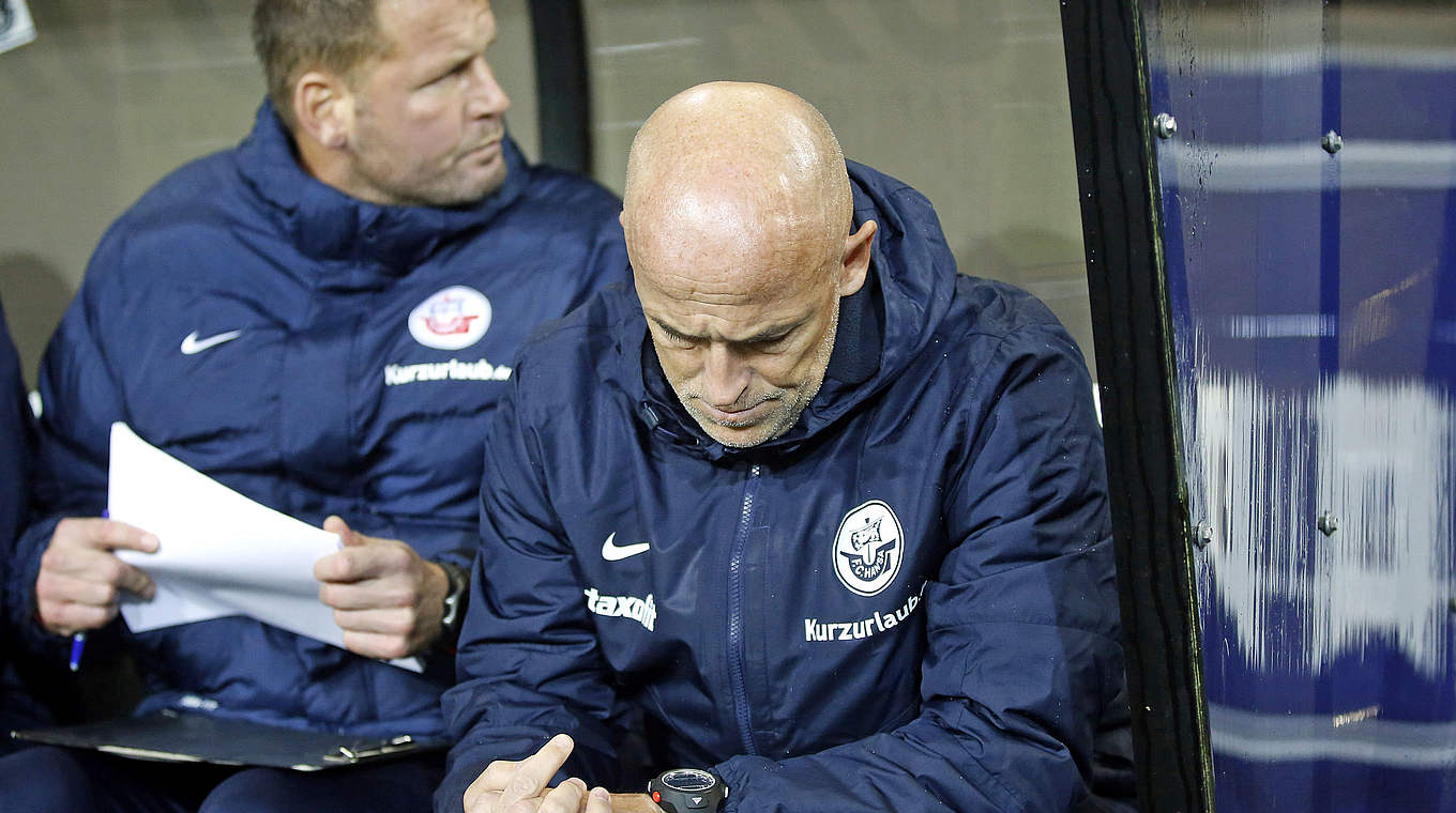 Bleibt mit Rostock im Mittelfeld der 3. Liga hängen: Trainer Karsten Baumann © 2015 Getty Images