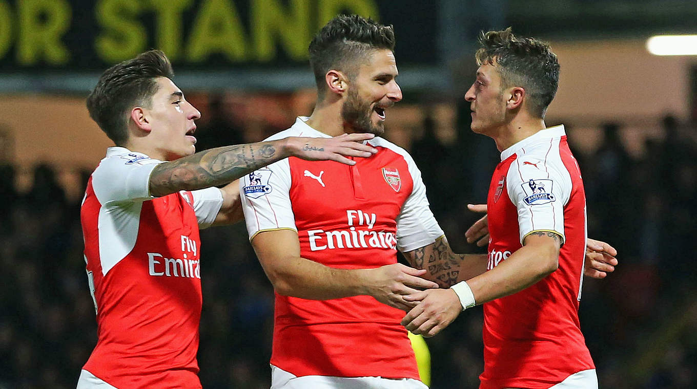 Jubel beim FC Arsenal: Mesut Özil, Olivier Giroud und Hector Bellerin (v.r.) © 2015 Getty Images