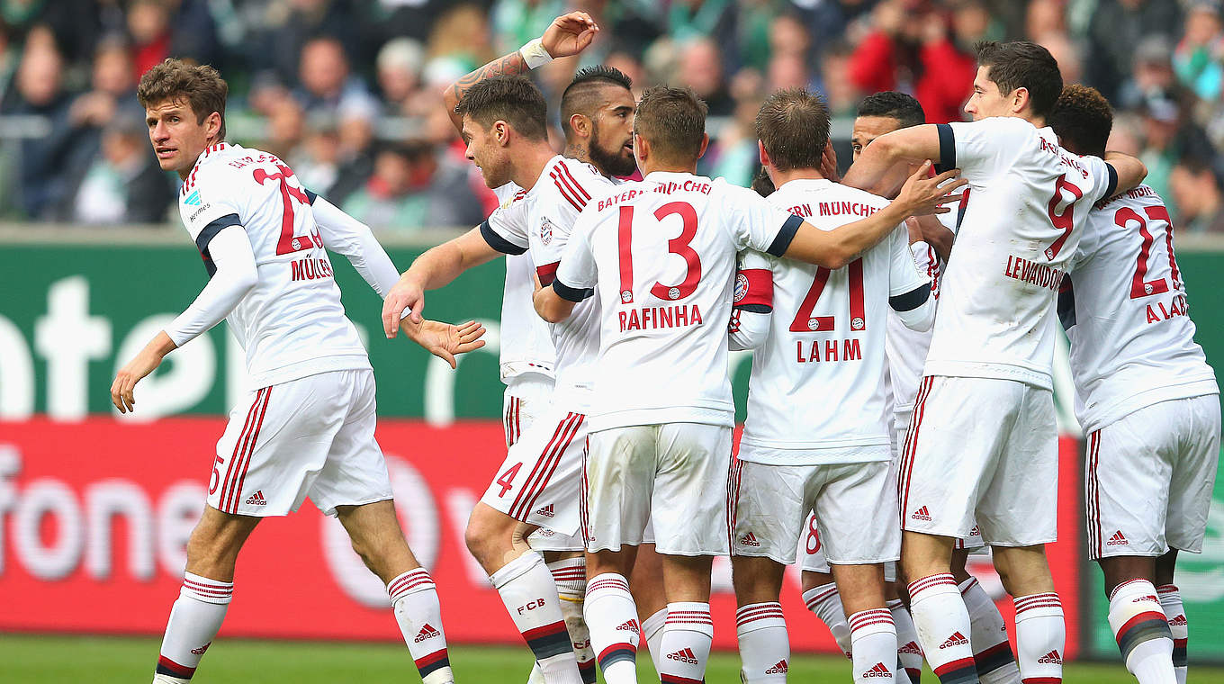 Startrekord gebrochen: Bayern München jubelt schon zum neunten Mal in dieser Saison © 2015 Getty Images