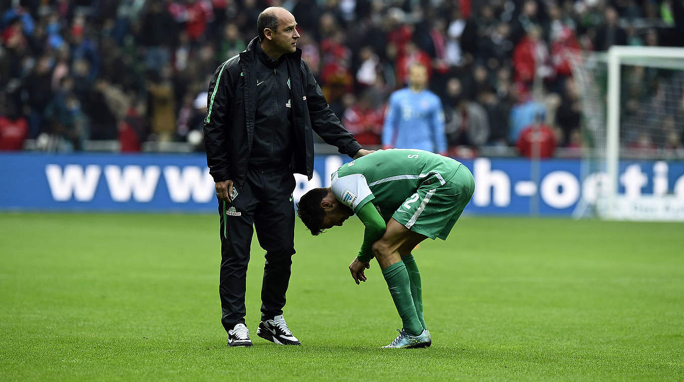 Kassierten das 1000. Gegentor daheim: Coach Skripnik (l.) und Garcia mit Werder © TOBIAS SCHWARZ/AFP/Getty Images