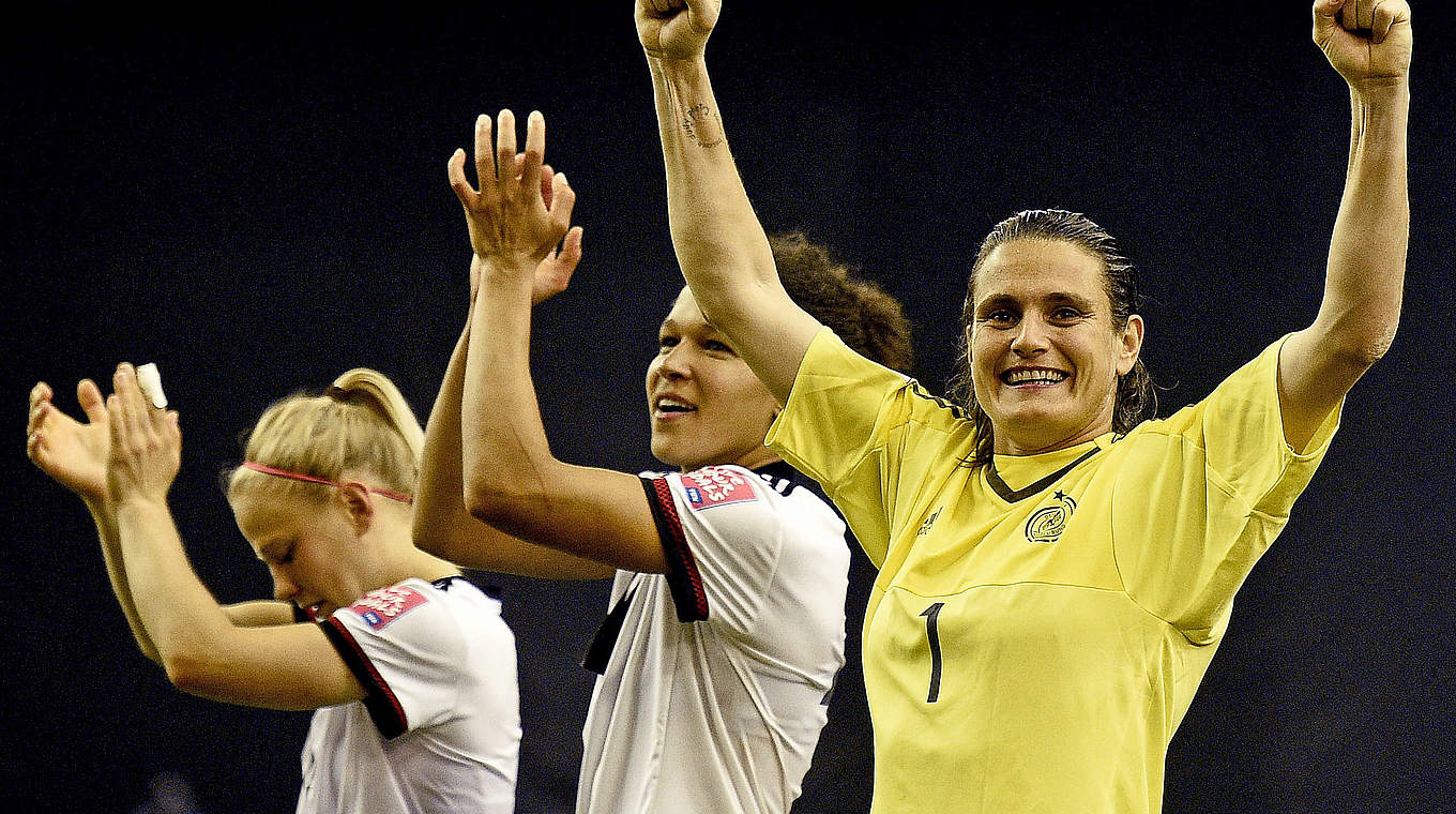 Zum Abschied noch mal "Weltfußballerin"-Kandidatinnen: Angerer und Sasic (v.r.) © FRANCK FIFE/AFP/Getty Images