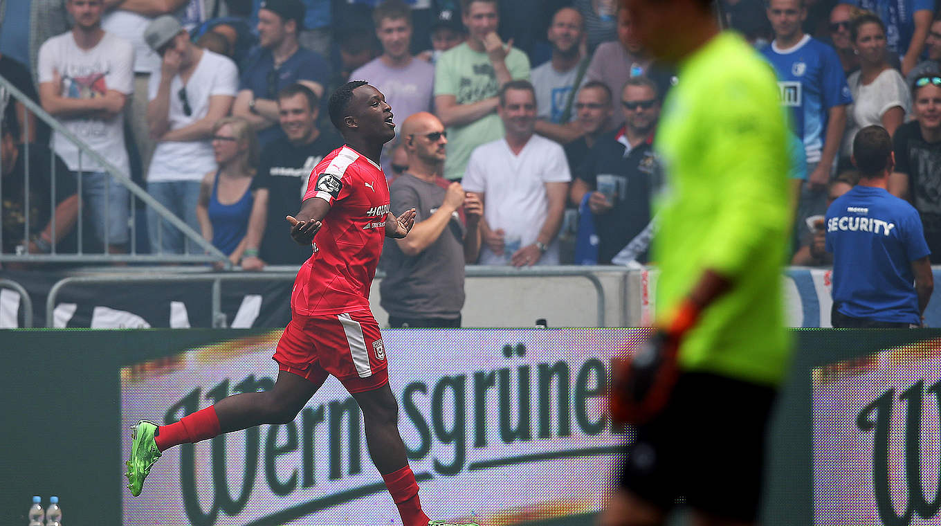 Schon sechs Tore nach 13 Spielen, davon drei gegen Bremen: Halles Osayamen Osawe © 2015 Getty Images