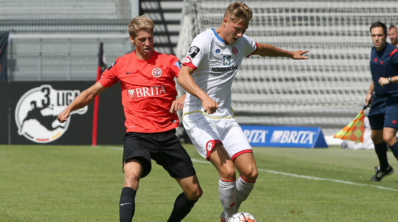 Muss erstmals zuschauen: Wehens Marc Lorenz (l.) © 2015 Getty Images