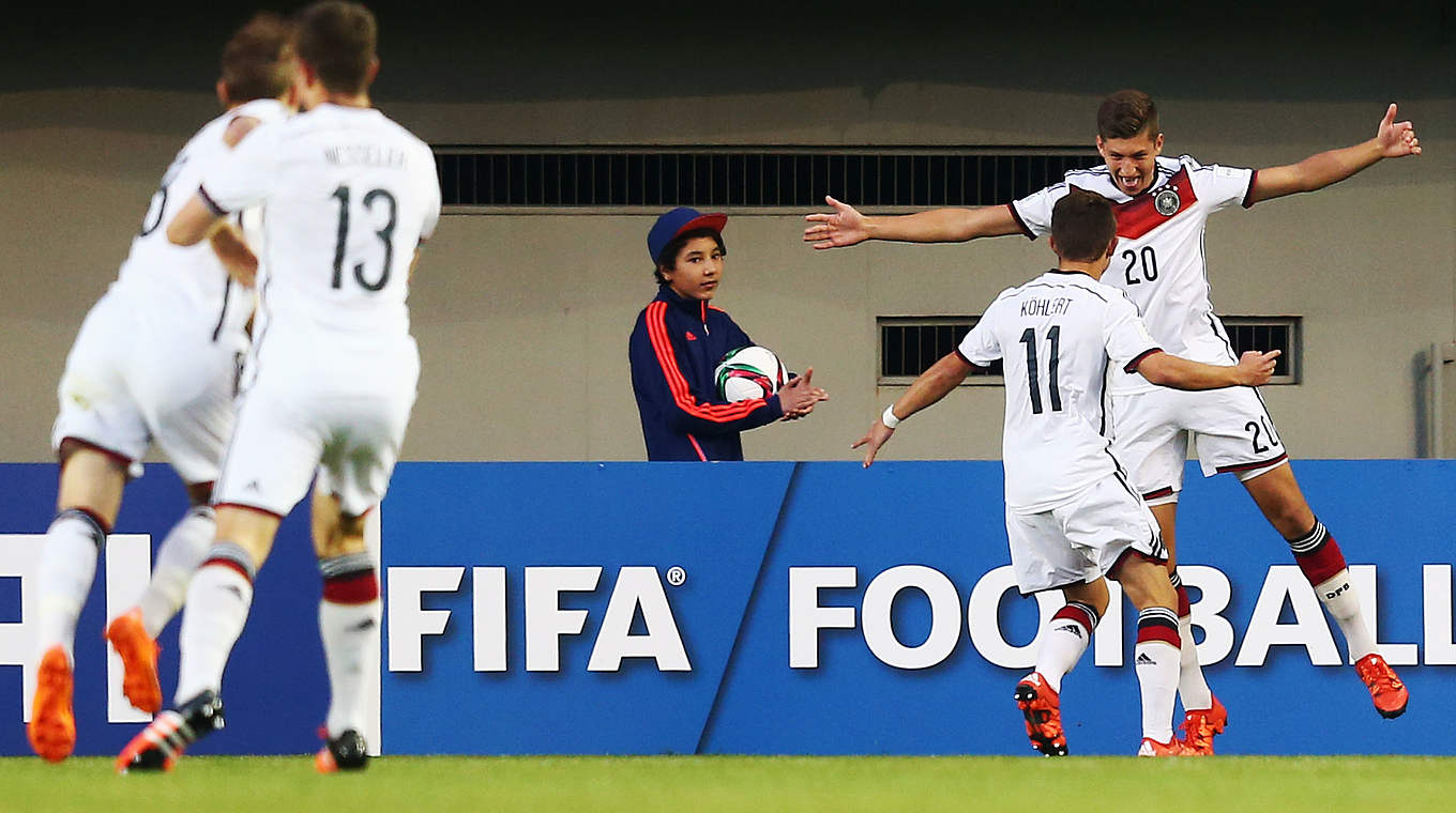 1:0 für Deutschland: Vitaly Janelt (r.) freut sich über seinen zweiten Turniertreffer © 2015 FIFA