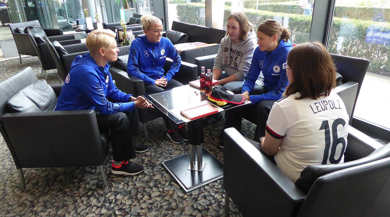 Meet & Greet: Gesellige Runde mit Doris Fitschen, Mandy Islacker und Annike Krahn © Fan Club Nationalmannschaft