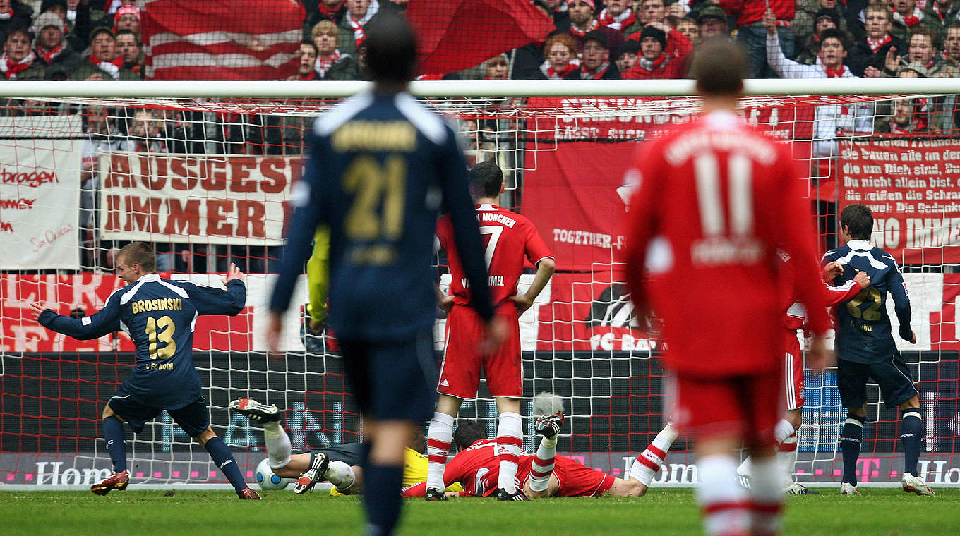 Schockt die favorisierten Bayern 2009: Der Kölner Debütant Daniel Bronsinski (l.) trifft © 2009 Getty Images