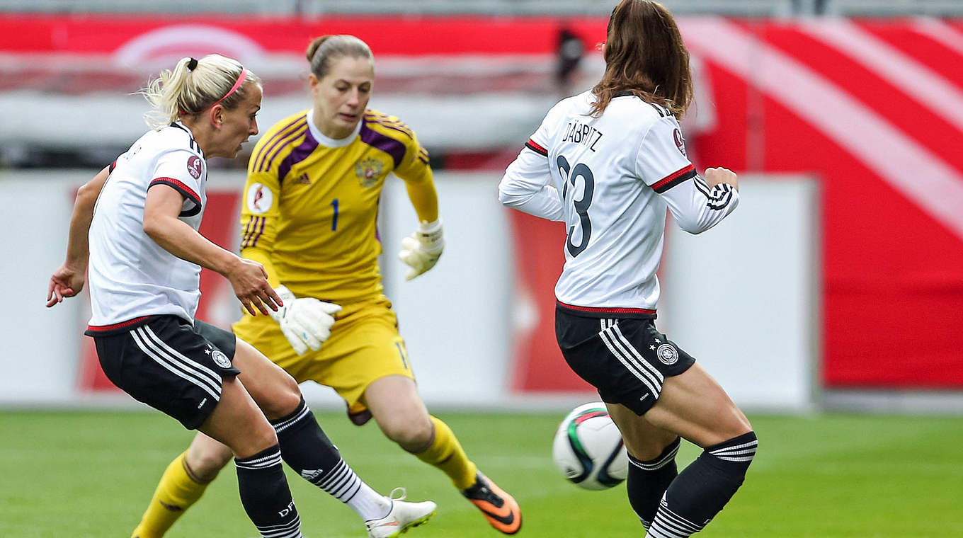 Mandy Islacker putting Germany into the lead © 2015 Getty Images