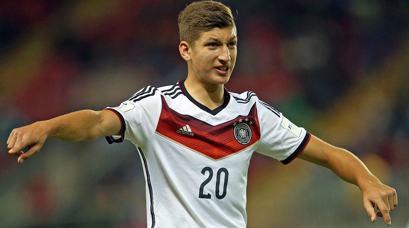 Sein Einsatz für das Spitzenspiel ist fraglich: Leipzigs Juniorennationalspieler Janelt © 2015 FIFA