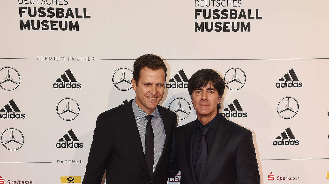 Gute Laune bei der Eröffnung: Oliver Bierhoff (l.) und Joachim Löw auf dem roten Teppich © 2015 Getty Images