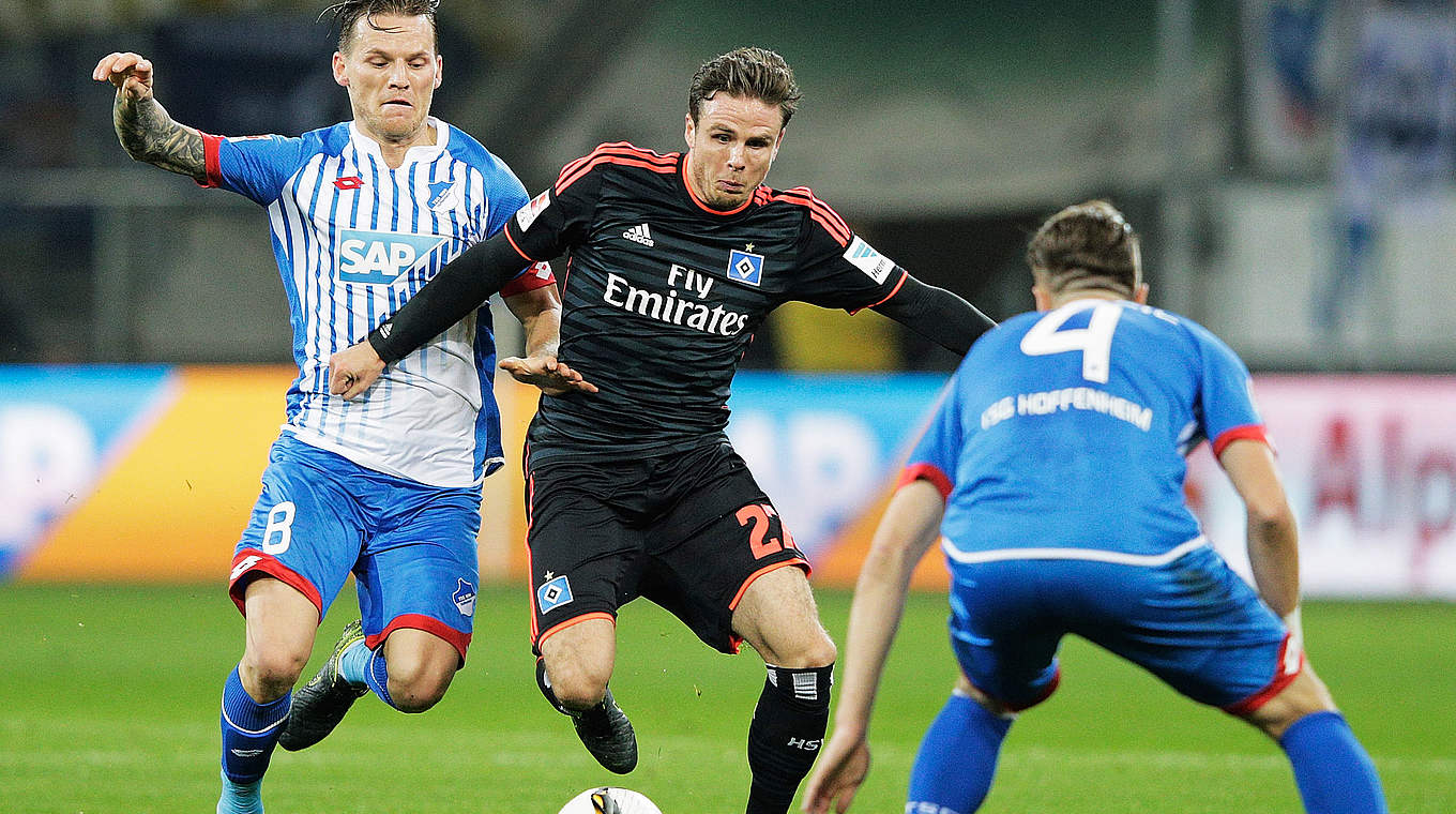 Hamburg's Nicolai Müller takes on Eugen Polanski of TSG © 2015 Getty Images