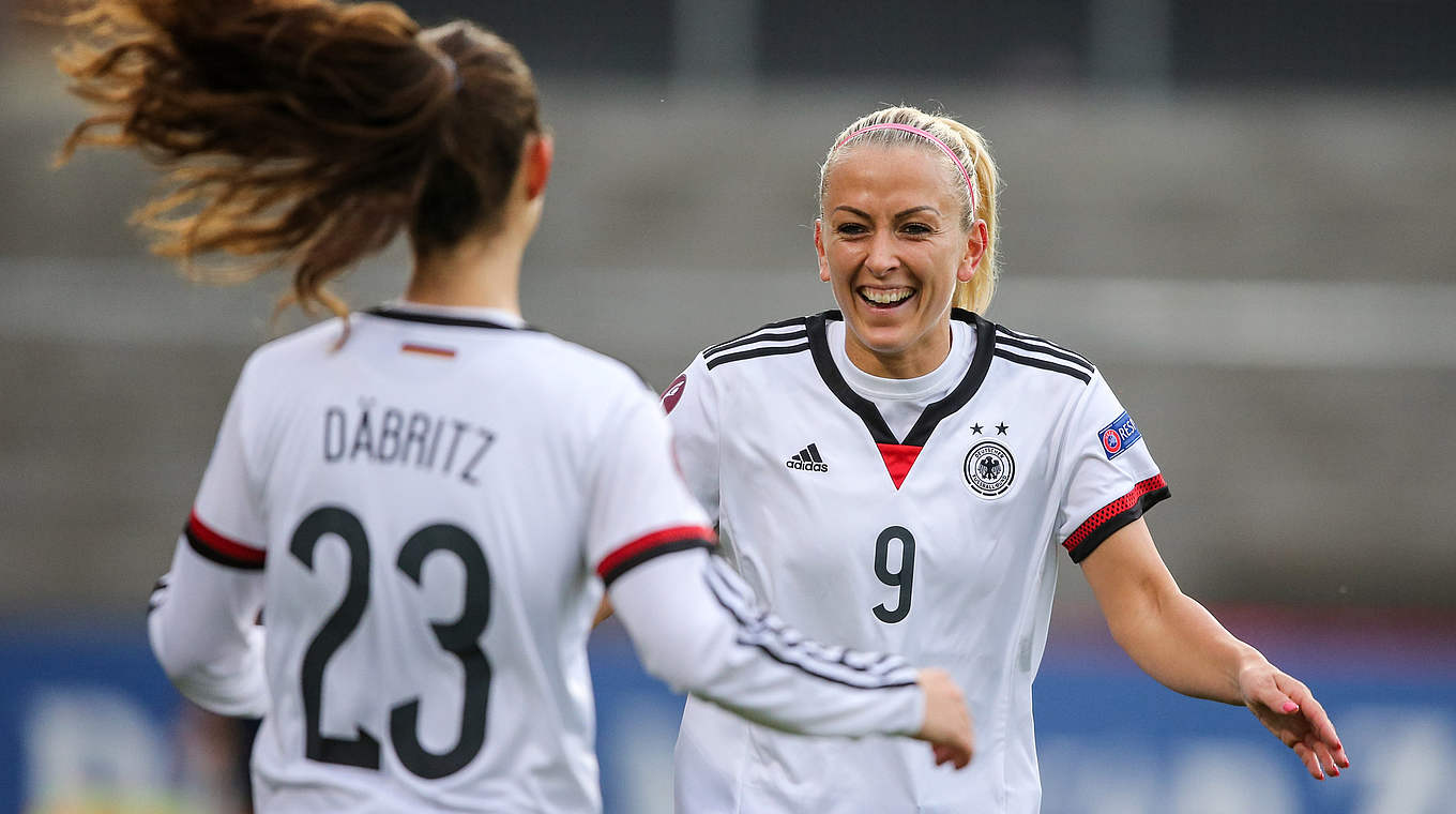 Zwei Länderspiele, zwei Tore: Mandy Islacker (r.) trifft für die DFB-Frauen © 2015 Getty Images