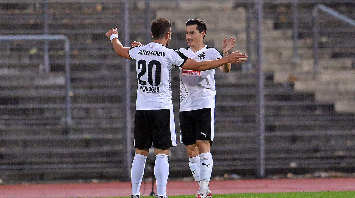 14. Spieltag der West-Staffel: SG Wattenscheid 09 - Rot-Weiß Oberhausen 3:1 (0:1): Wattenscheid siegt im Duell zweier ehemaliger Bundesligisten im Lohrheidestadion und verbessert sich auf den dritten Tabellenplatz. © imago/Revierfoto