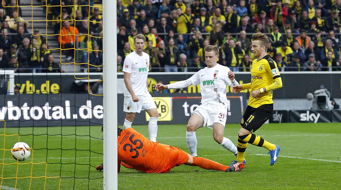 Reus (r.) trifft, Dortmund gewinnt: Der BVB festigt durchs 5:1 gegen Augsburg Platz zwei © 2015 Getty Images