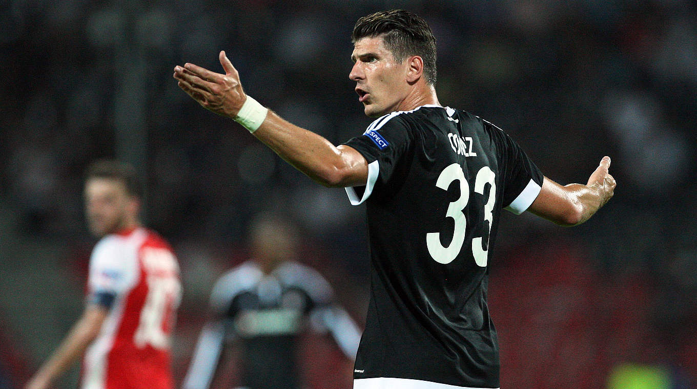 Kein Grund zur Beschwerde: Gomez erzielt  seine Saisontore Nummer sieben und acht © 2015 Getty Images
