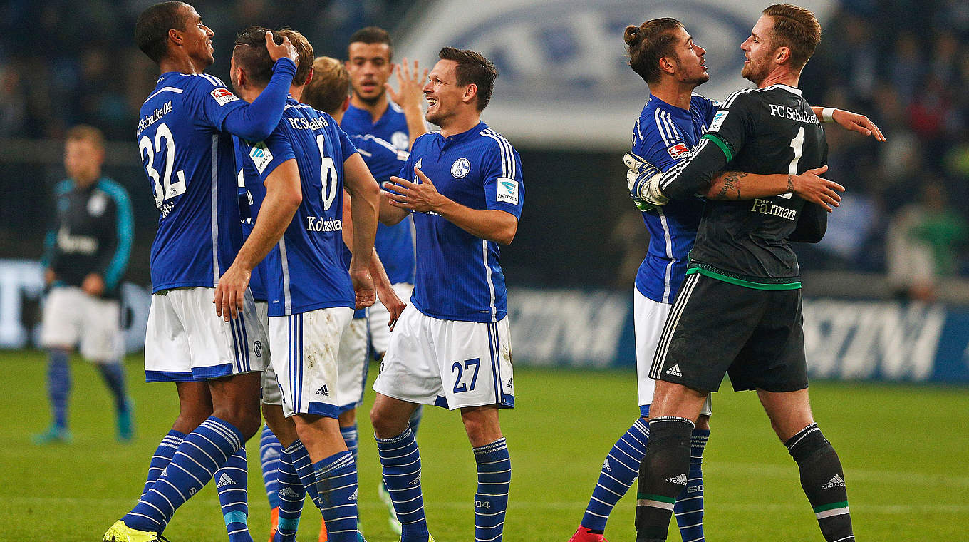 Schalke-Profi Neustädter (2.v.r.): "Hinten keine Fehler machen und vorne eiskalt sein" © 2015 Getty Images