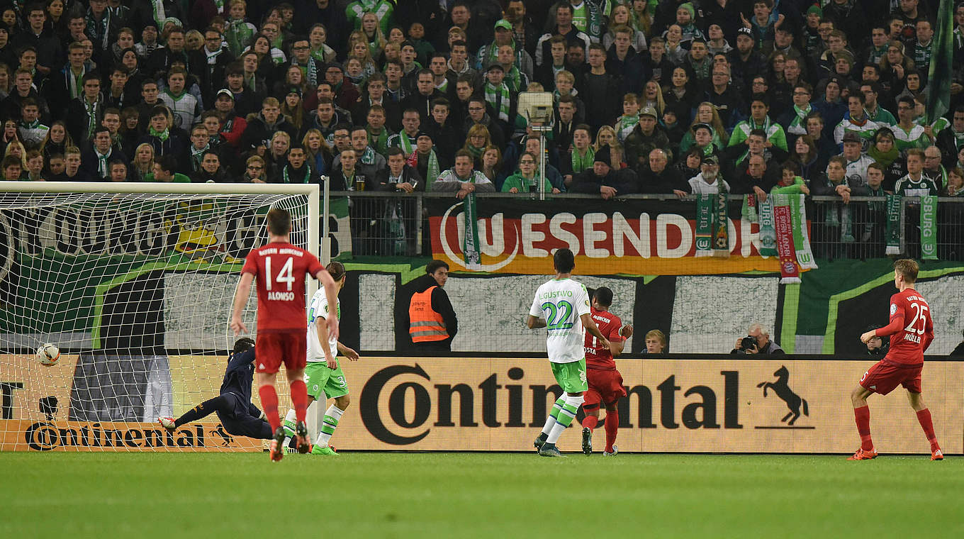 Thomas Müller's first-time volley past Diego Benaglio makes it 3-0 © imago/Team 2