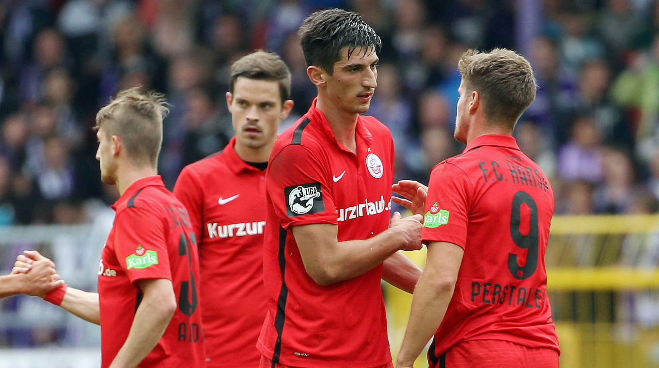 Seit zehn Partien ohne Sieg: die Spieler von Hansa Rostock © 2015 Getty Images