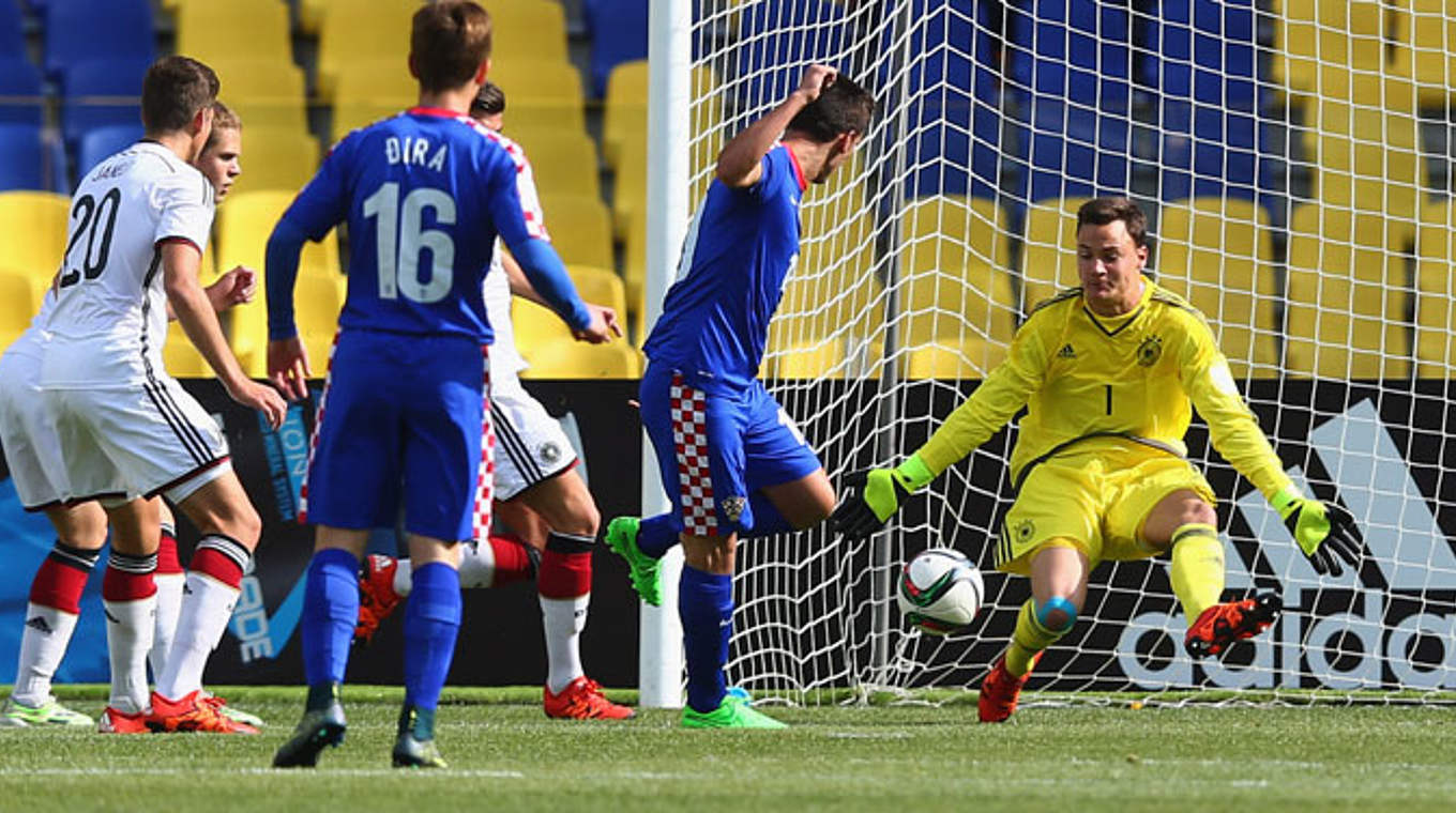 Der frühe Schock fürs deutsche Team: Moro (2.v.r.) erzielt das Führungstor für Kroatien © 2015 FIFA