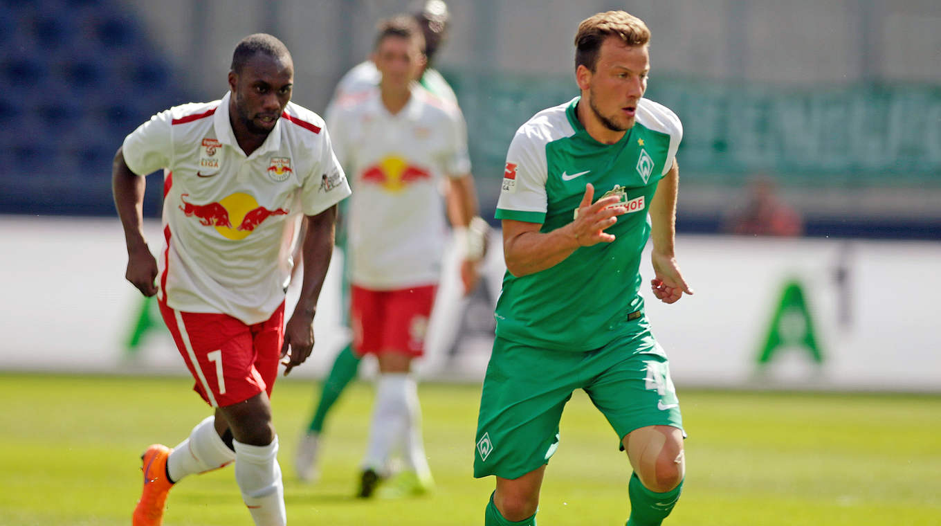 Neuanfang in Salzburg: Yabo (l.) im Testspiel gegen Werder Bremen © 2015 Getty Images