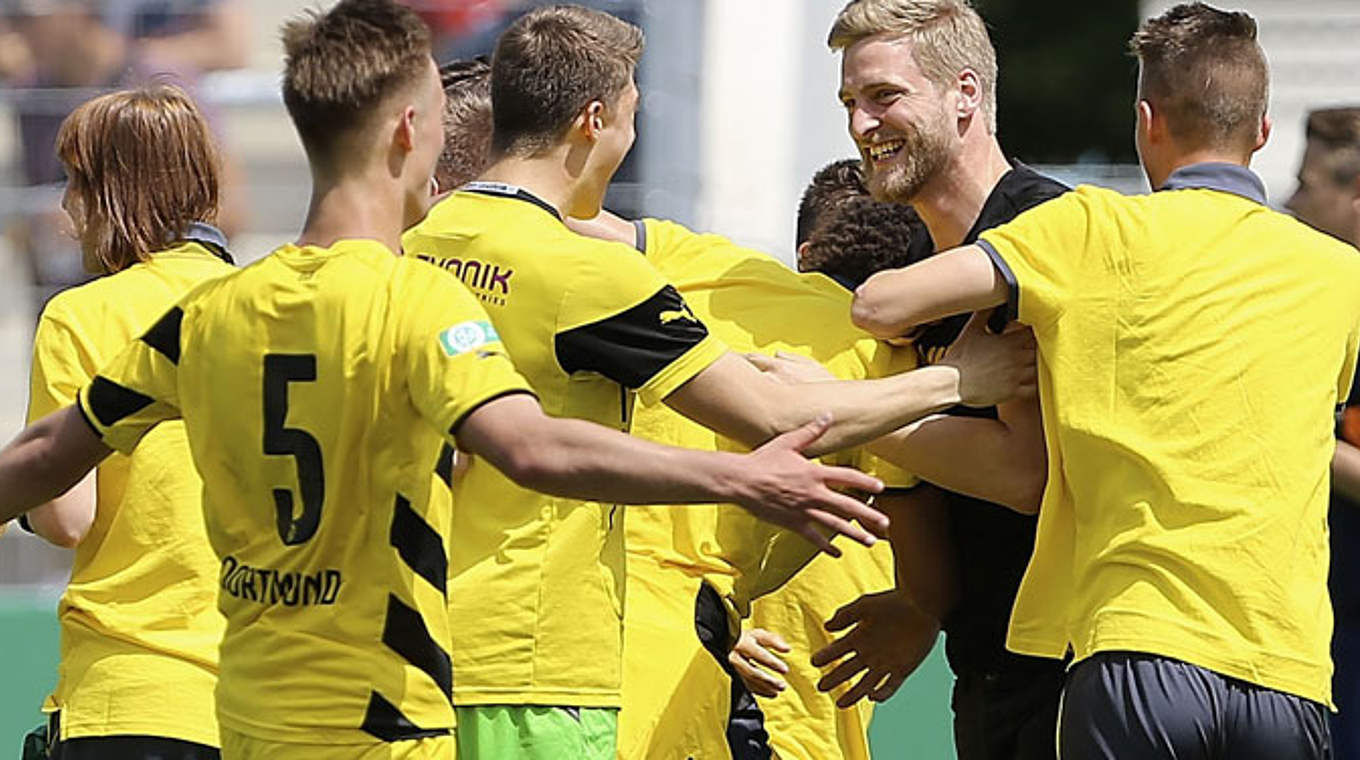 Sieger des Spitzenspiels: Dortmund bezwingt Bochum © 2015 Getty Images
