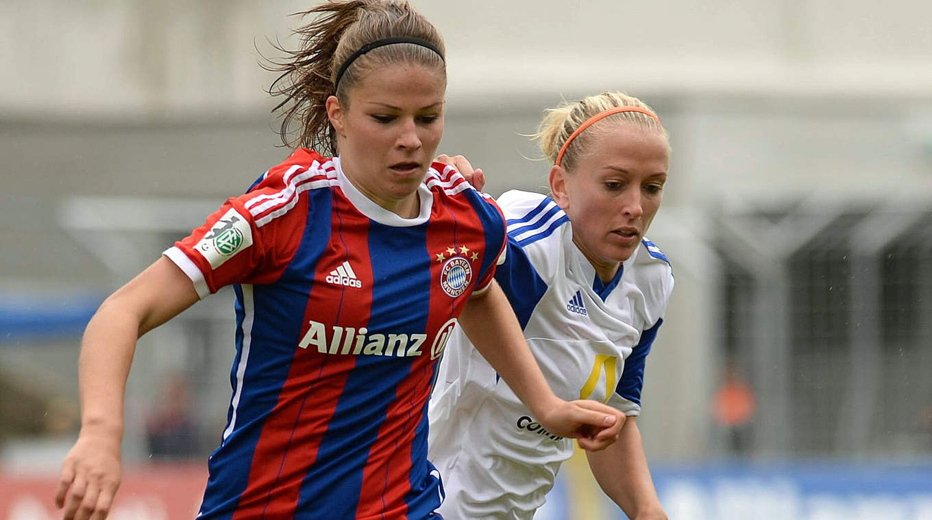 Duell der Nationalspielerinnen: Frankfurts Mandy Islacker (r.) gegen Melanie Leupolz © imago/foto2press