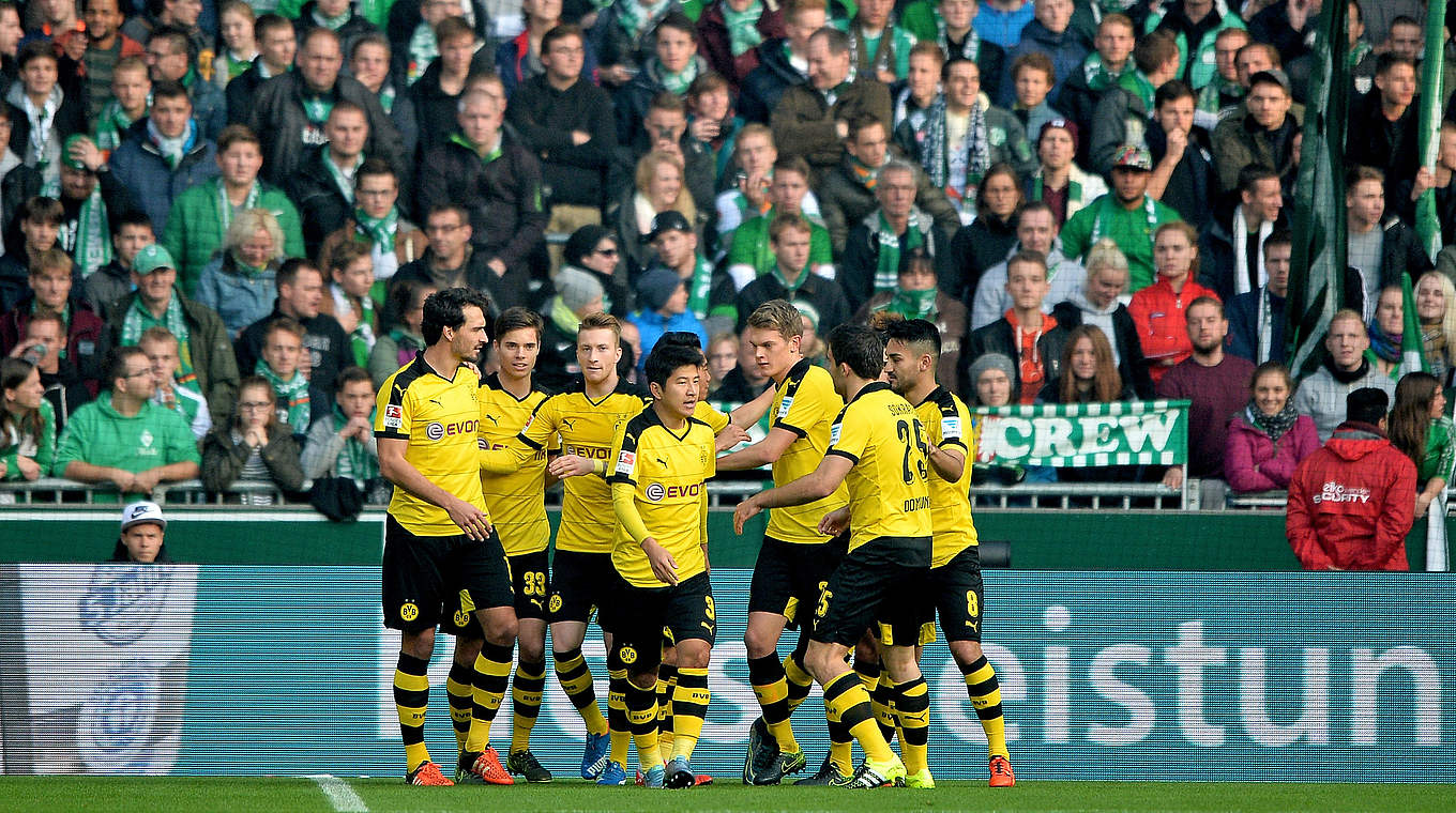 Reus (3.v.l.) und der BVB: "Wir fangen auf keinen Fall an, von Platz eins zu träumen" © 2015 Getty Images