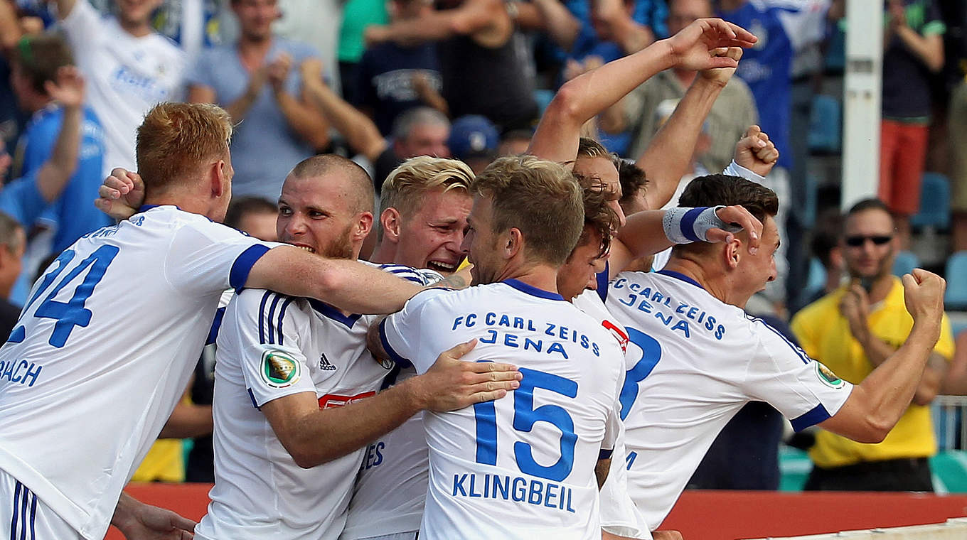 Mit Auswärtssieg an die Tabellenspitze: der FC Carl Zeiss Jena © 2015 Getty Images
