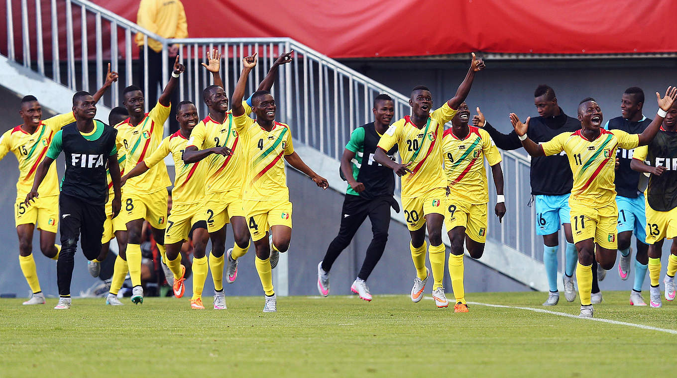 Ehrenrunde nach dem Halbfinaleinzug: Malis Spieler bedanken sich bei den Fans © FIFA/FIFA via Getty Images