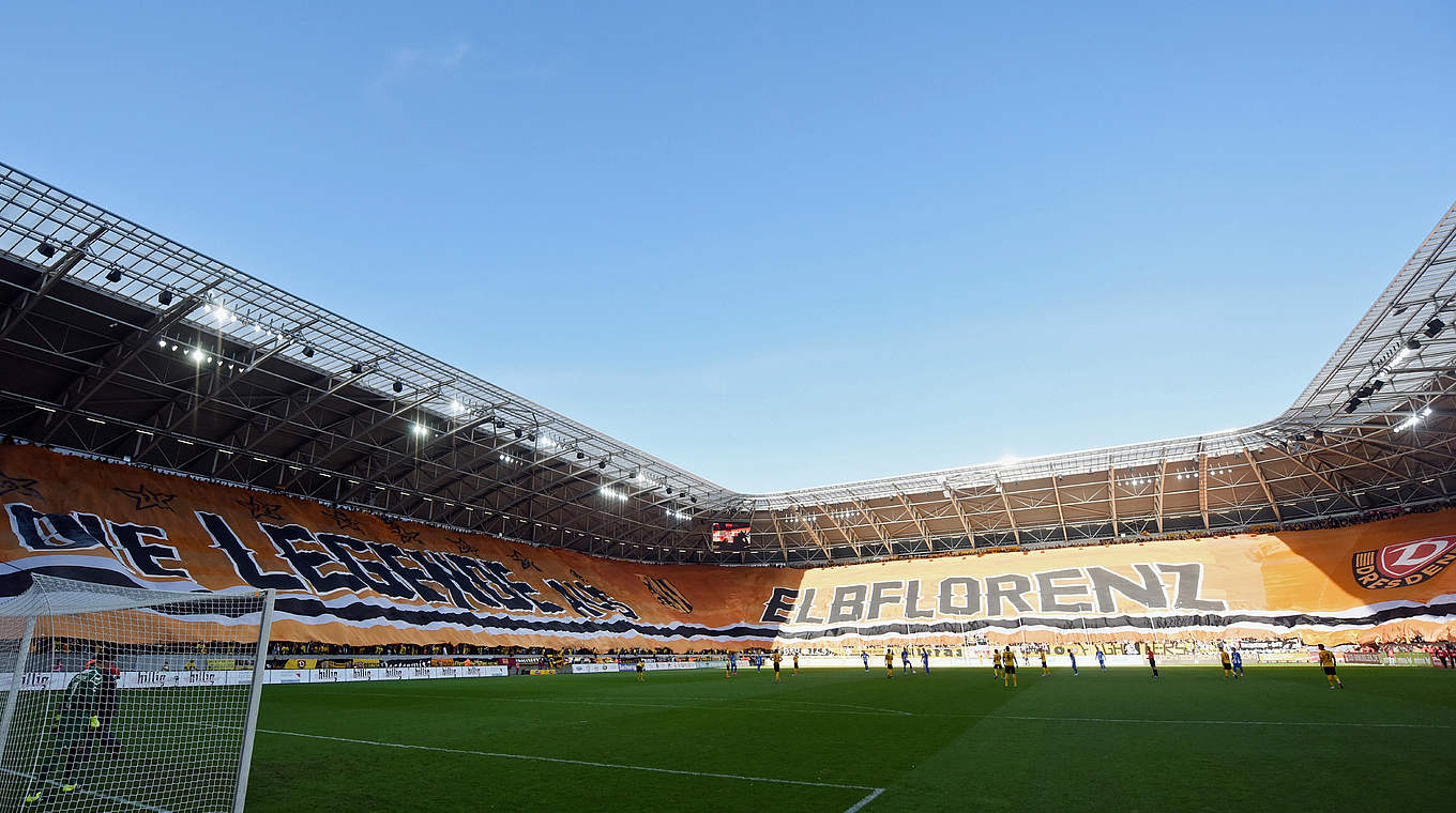 Größte Blockfahne Europas: Dresden klotzt bei Heimspiel-Choreografie © 2015 Getty Images