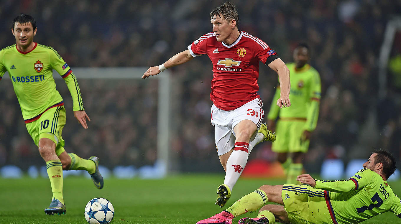 Knapper Sieg gegen Moskau: Bastian Schweinsteiger (M.) und Manchester United © AFP/GettyImages