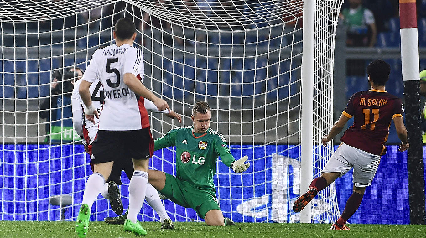 Chancenlos: Bernd Leno kann beim Treffer von Mohamed Salah nichts ausrichten © FILIPPO MONTEFORTE/AFP/Getty Images