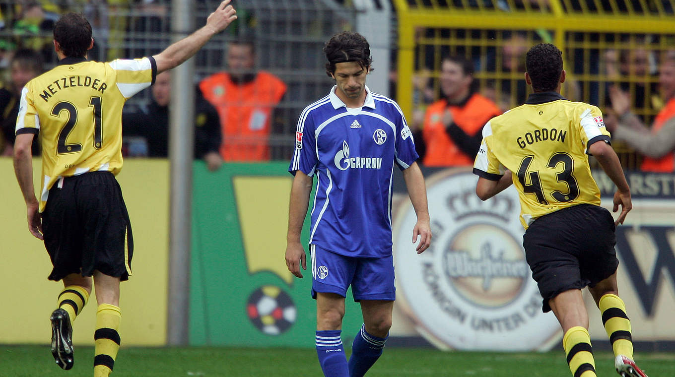 Und wieder nicht die Schale: Schalke verspielt 2007 in Dortmund die große Titelchance © 2007 Getty Images