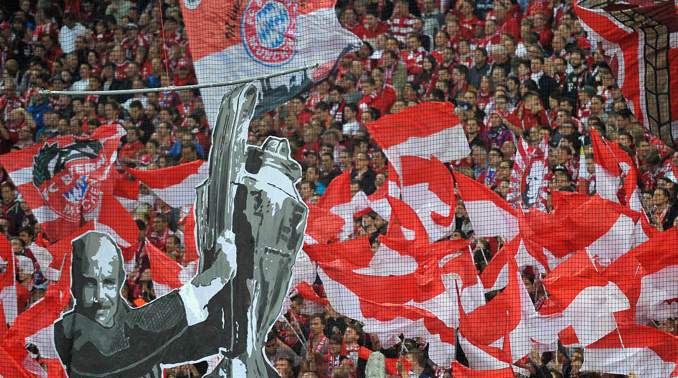 Zum 150. Mal in Folge ausverkauft: die Allianz-Arena beim Duell Bayern gegen VfB © 2015 Getty Images