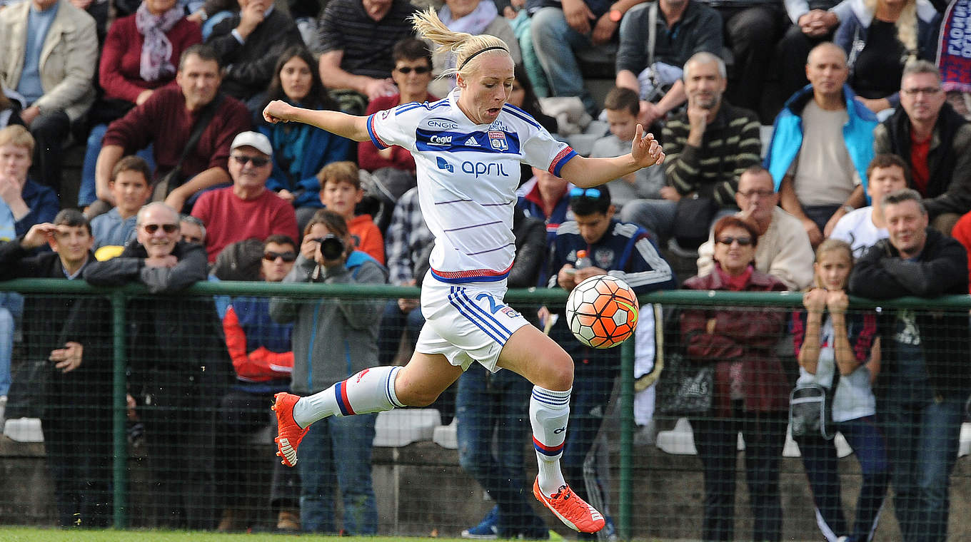 Verlängert ihren Vertrag in Lyon vorzeitig: Nationalspielerin Pauline Bremer © 2015 Getty Images
