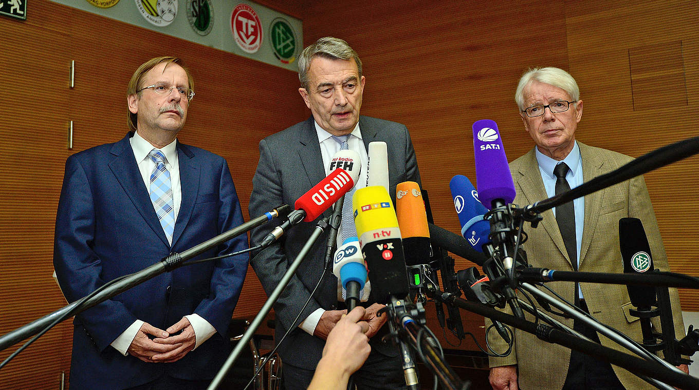 Koch, Niersbach and Rauball in front of the cameras in Frankfurt © 2015 Getty Images