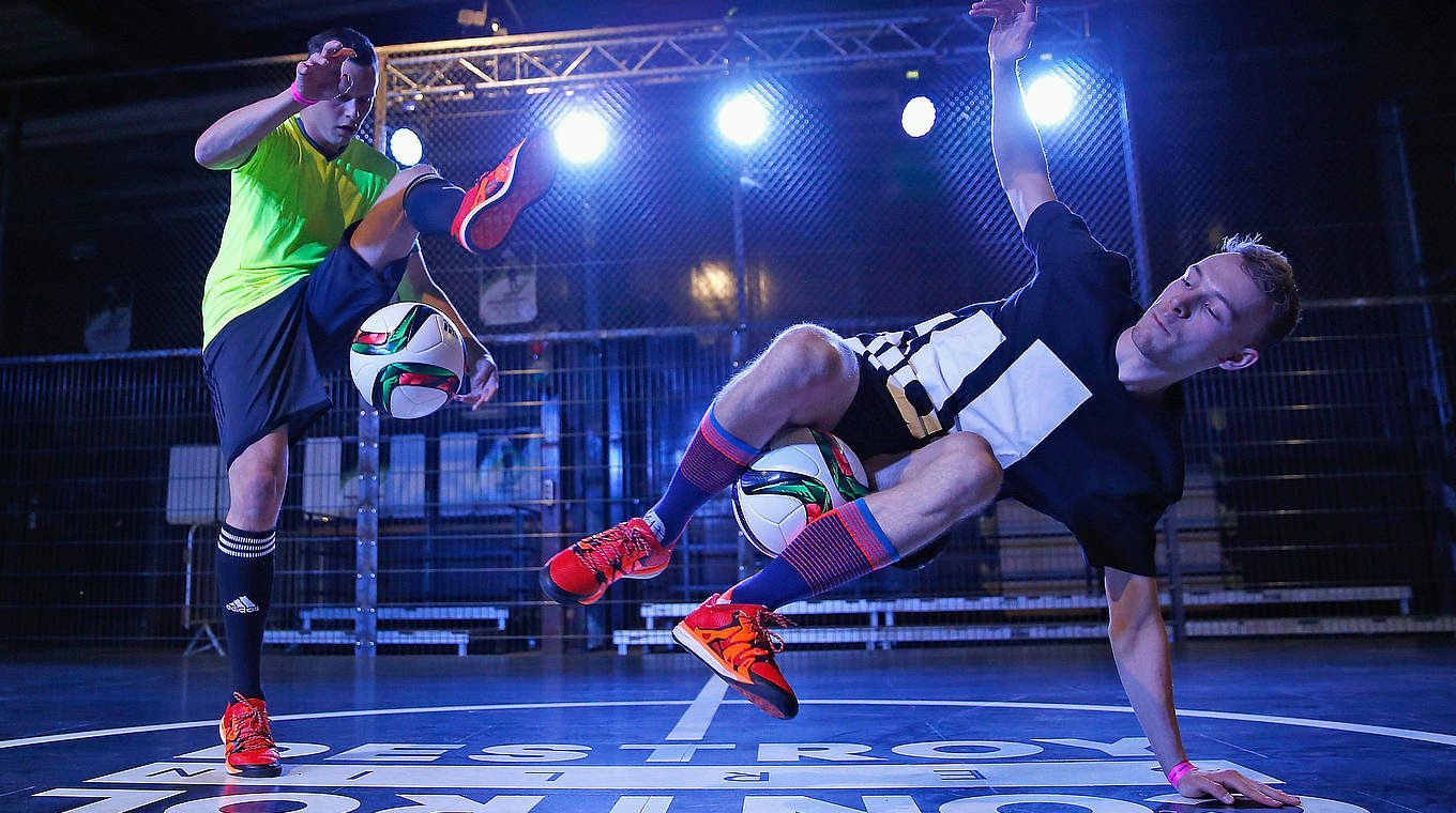 Trikotpräsentation von adidas in Berlin: Erst zeigen Freestyler ihre besten Fußballtricks... © 2015 Getty Images For Adidas