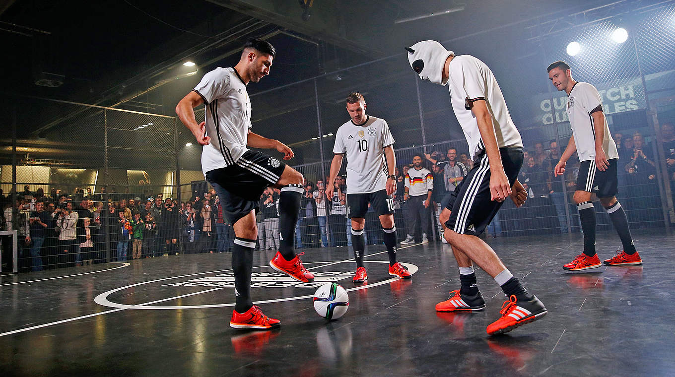 Spiel und Spaß mit Cro (2.v.r.) und Ball: Can, Podolski und Hector (v.l.) in Berlin © 2015 Getty Images For Adidas