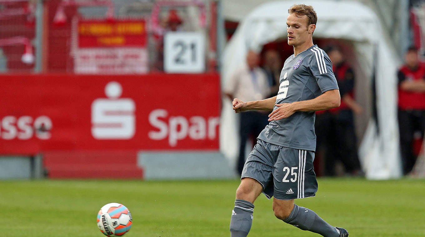 Er hat seinen Vertrag beim VfL Osnabrück bis 2018 verlängert: Christian Groß © 2015 Getty Images