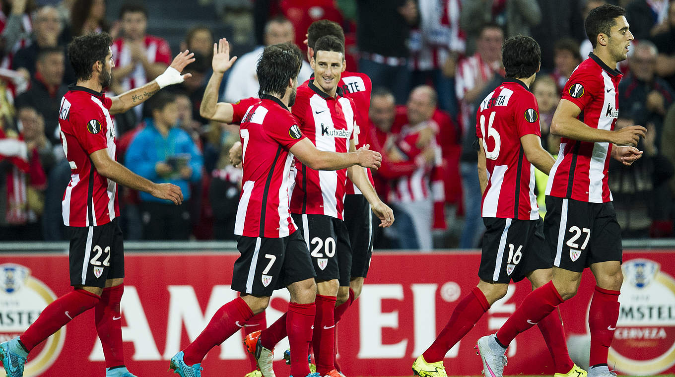 Athletic Bilbao - FC Augsburg 3:1 (0:1): Bilbaos Aritz Aduriz (M.) sorgt mit seinem Kopfballtor für den zwischenzeitlichen Ausgleich © 2015 Juan Manuel Serrano Arce
