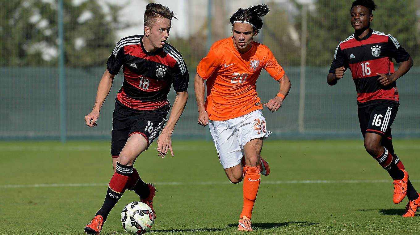 Mit Überblick: Jannes Vollert (l.) gegen den Niederländer Mink Peeters © 2015 Getty Images