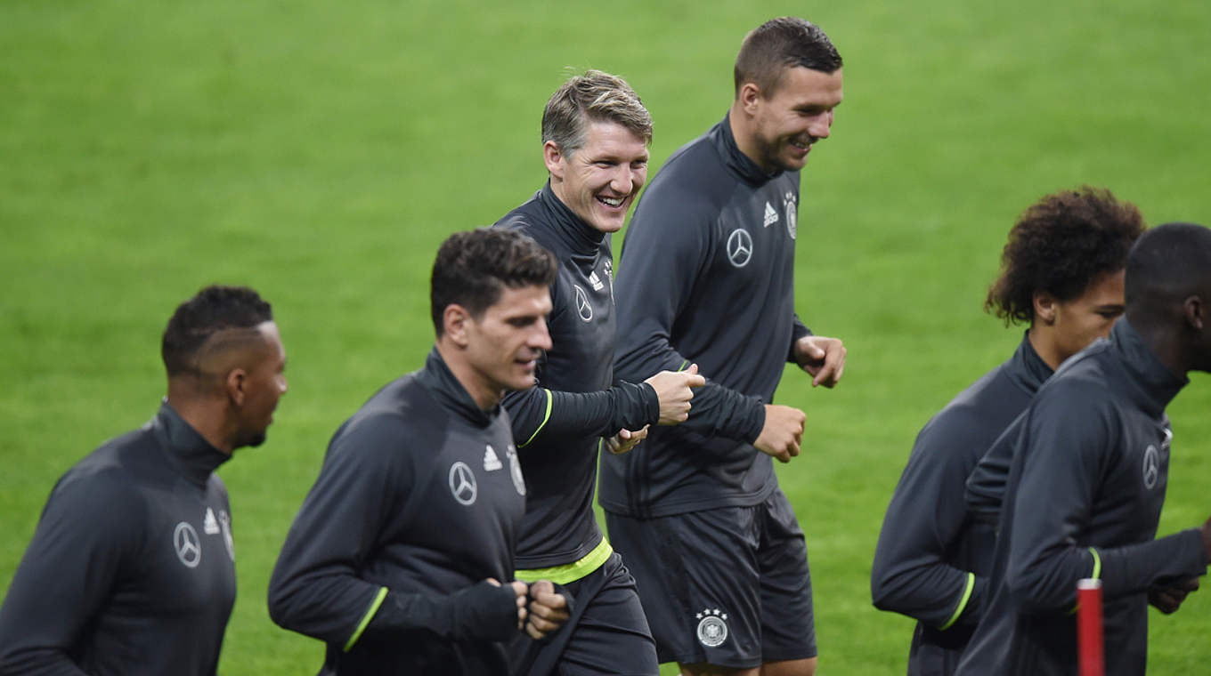 Weiter, immer weiter: Kapitän Schweinsteiger und seine Kollegen © GES/Markus Gilliar