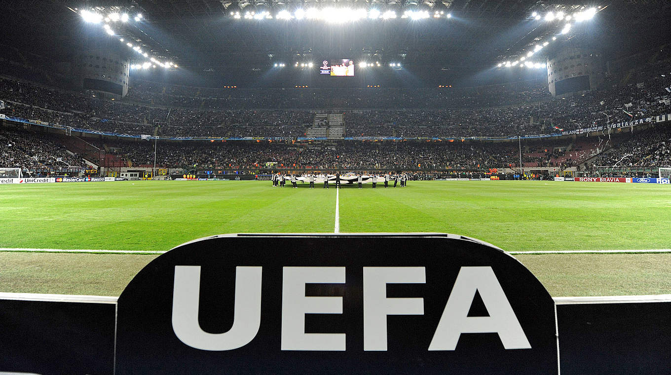 Setzt ein Zeichen der "Unterstützung und Solidarität": die Europäische Fußball-Union © GIUSEPPE CACACE/AFP/Getty Images