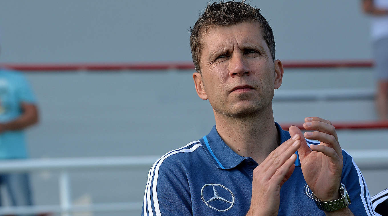 Sah einen starken Auftritt seiner Mannschaft am letzten Spieltag: DFB-Trainer Guido Streichbier © 2015 Getty Images