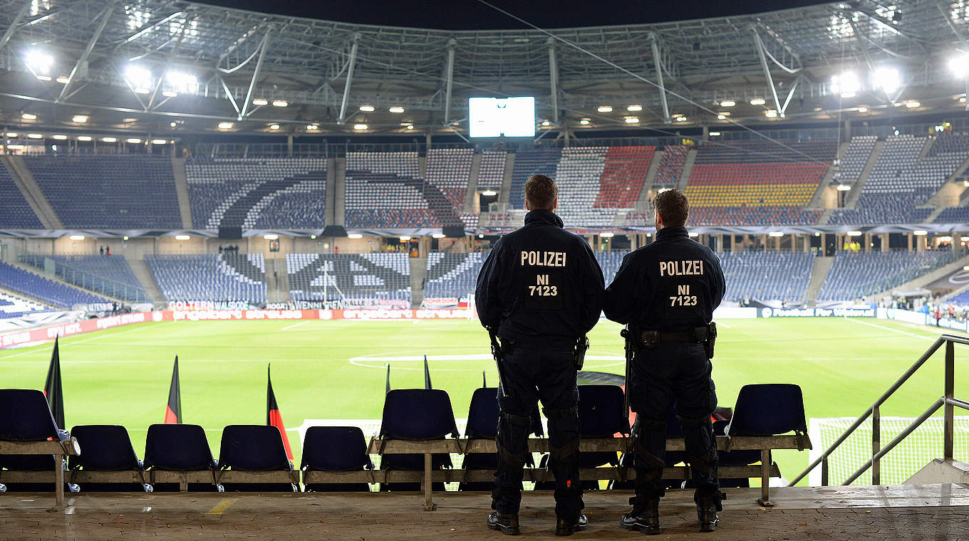 Aus Sicherheitsgründen abgesagt: das Länderspiel in Hannover © JULIAN STRATENSCHULTE/AFP/Getty Images