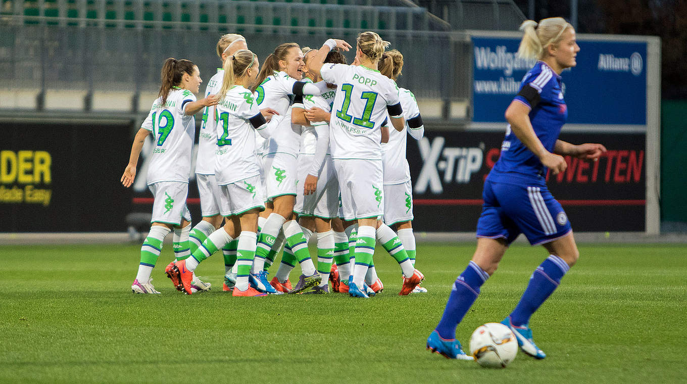 VfL Wolfsburg celebrate beating Chelsea over two legs © Jan Kuppert