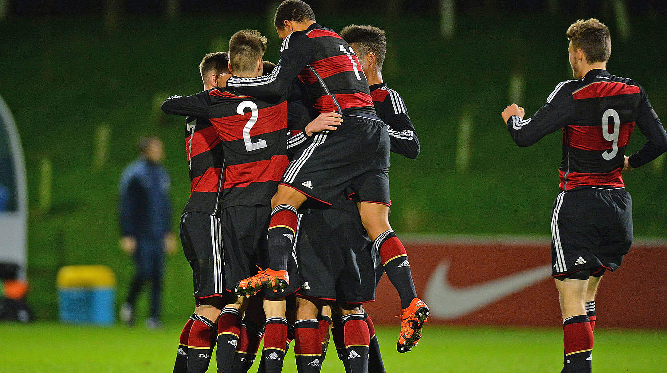 Jubel beim deutschen Team: Sieg gegen Gastgeber England © 2015 Getty Images